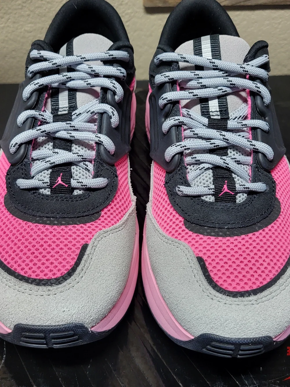 *NEW* Jordan TRunner O/S  Low Shoes Wolf Grey/Pink Blast Size Men 9.5 Women 11